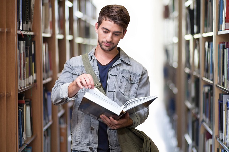 Hautes écoles - Universités suisses en léger repli en comparaison internationale